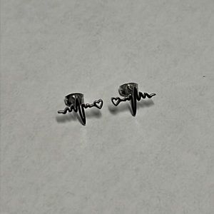 Heartbeat Earrings in Silver